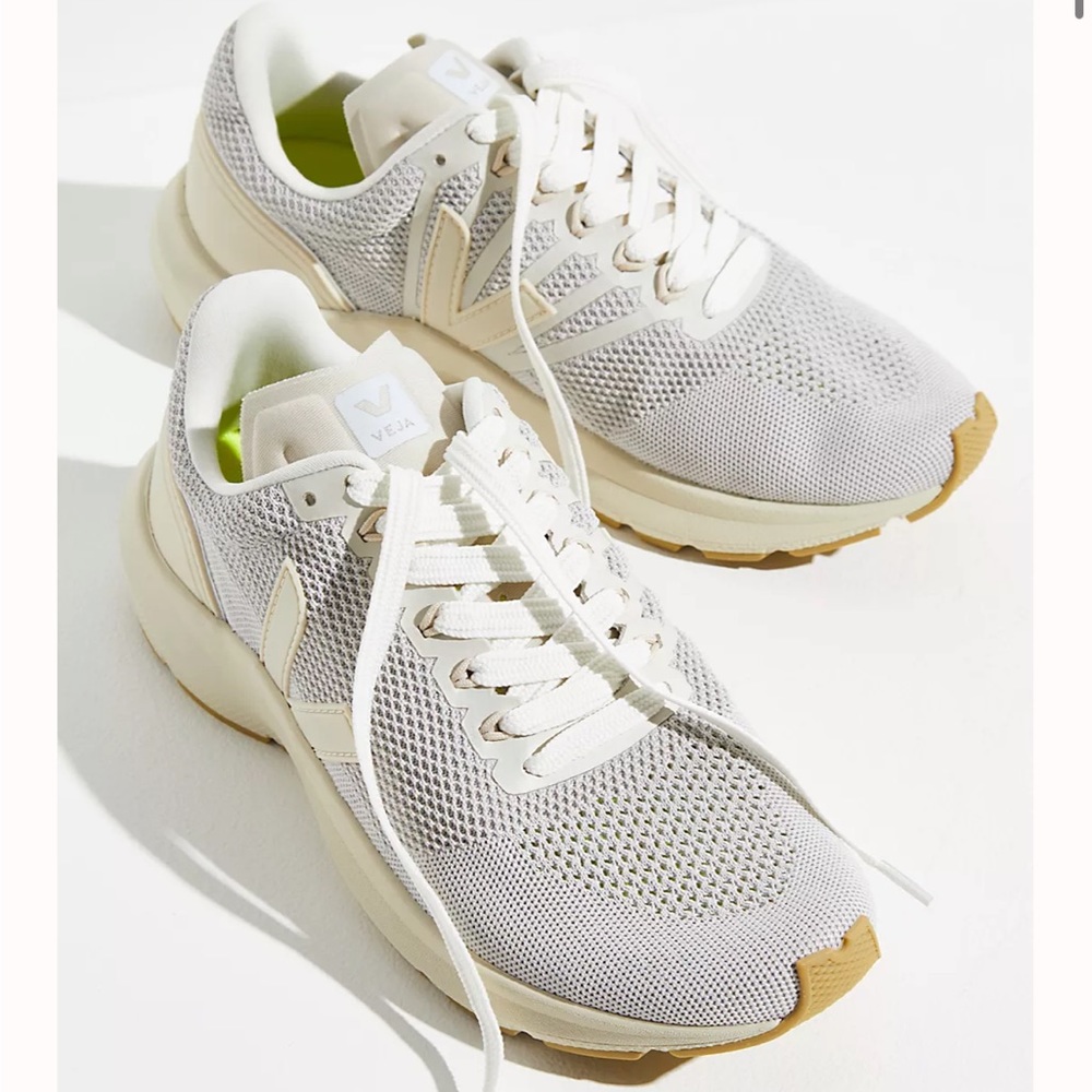 NWOT Veja V-knit Marlin 2 Running Sneaker.